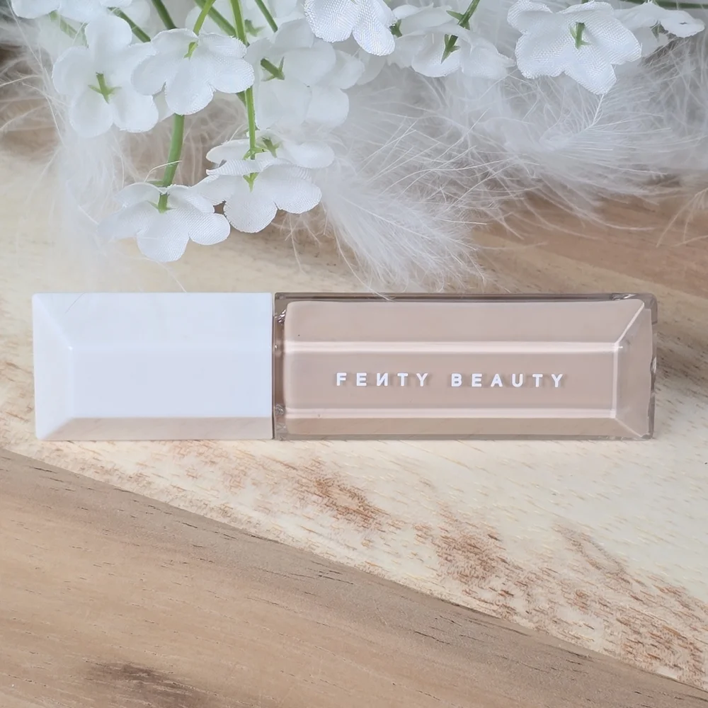 Fenty Beauty Hydrating Longwear Concealer We're Even Shade 150N Light Color New